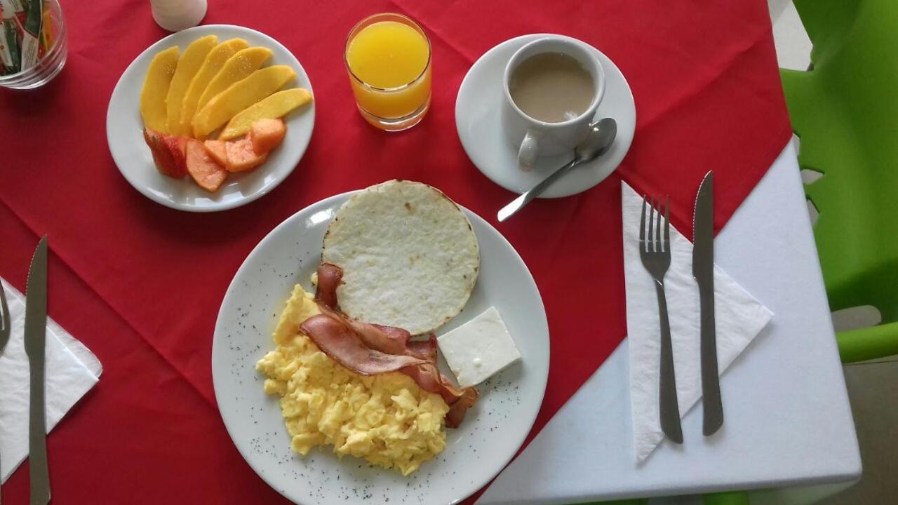 Hotel Pinares Plaza Pereira Eksteriør billede