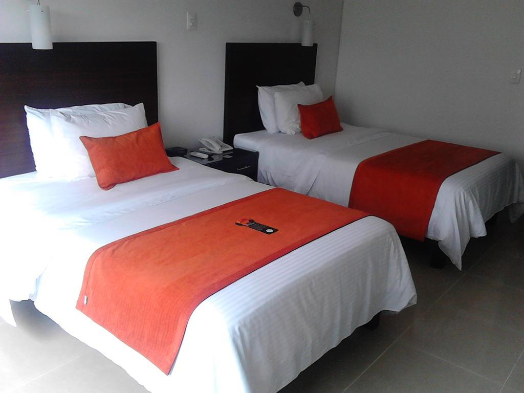 Hotel Pinares Plaza Pereira Eksteriør billede