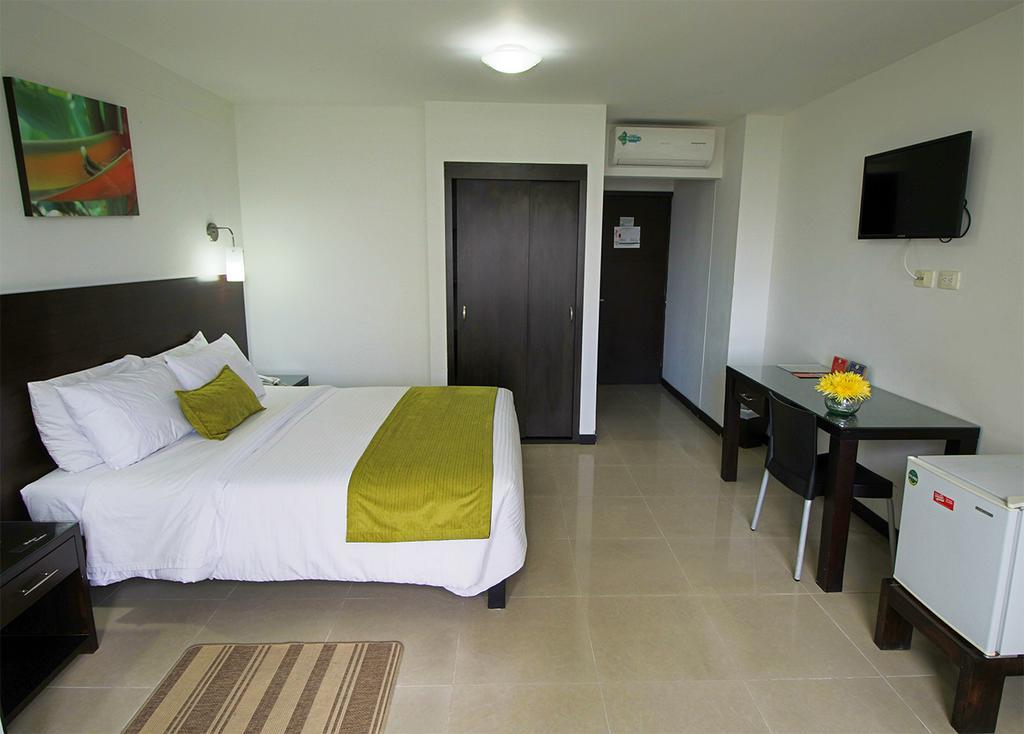 Hotel Pinares Plaza Pereira Eksteriør billede