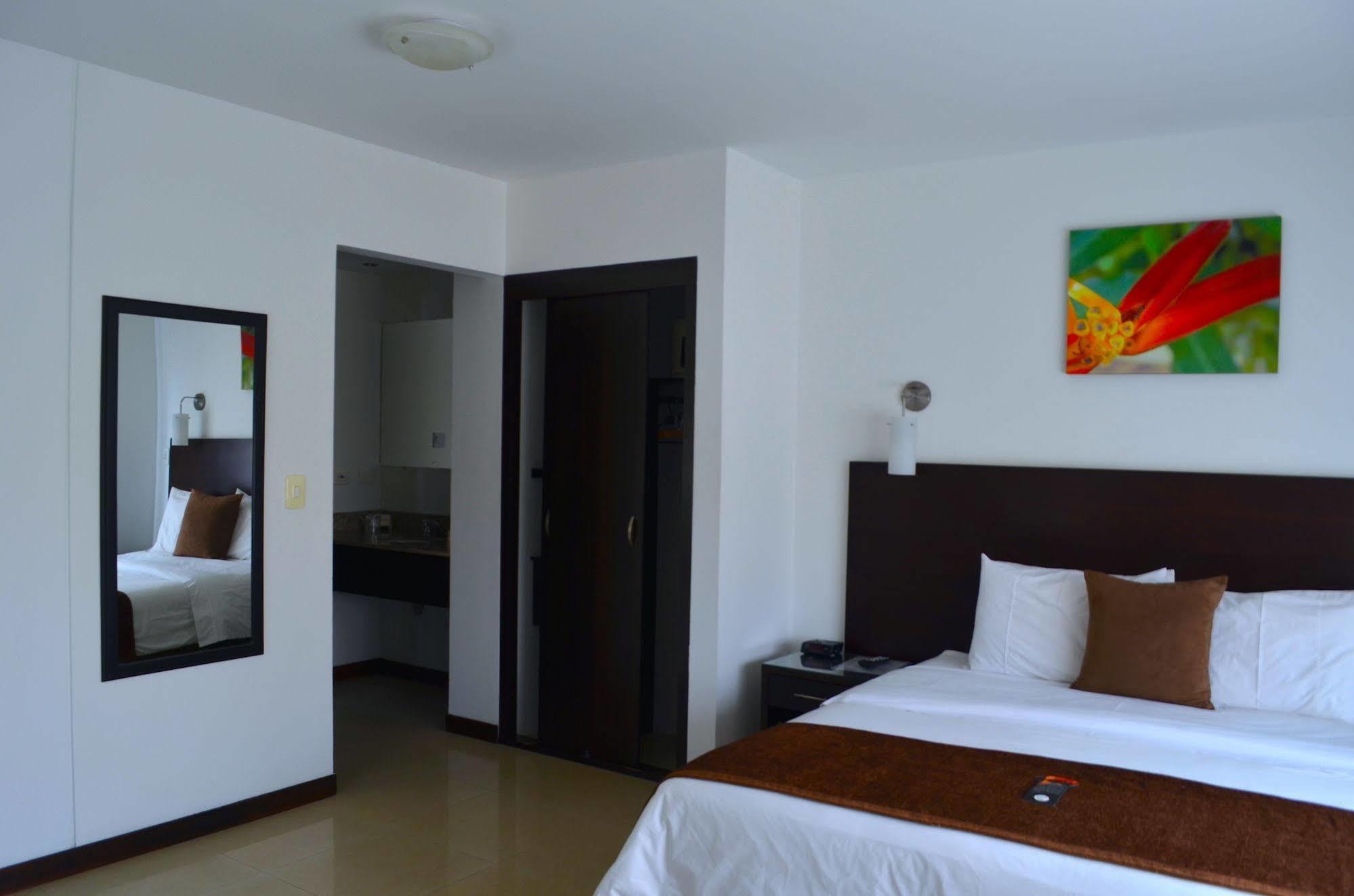 Hotel Pinares Plaza Pereira Eksteriør billede